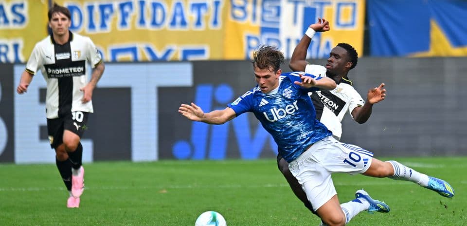 Jugador de Como cae tras falta de Parma