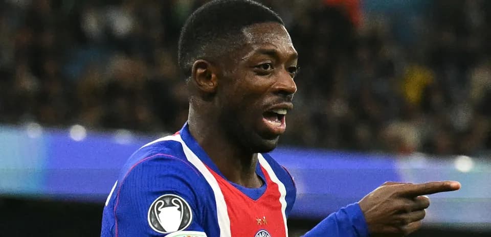 Jugador de PSG señalando durante el partido