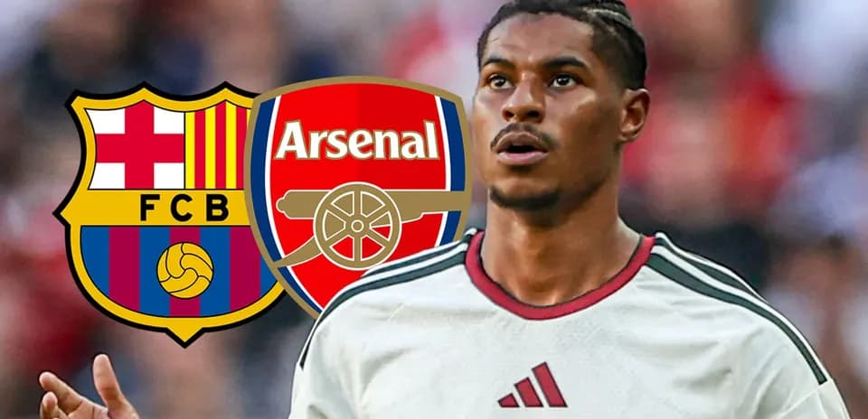 Jugador con camisetas de Barcelona y Arsenal en fondo