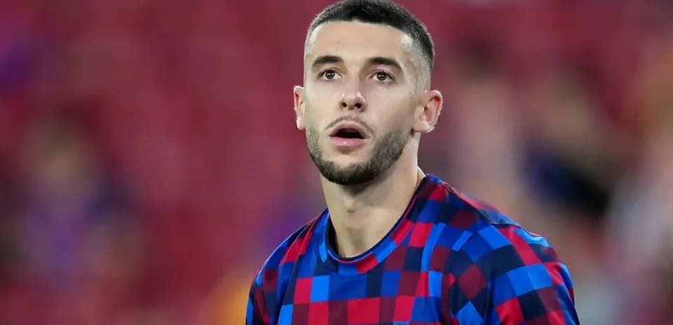 Jugador de Barcelona en el campo durante el partido