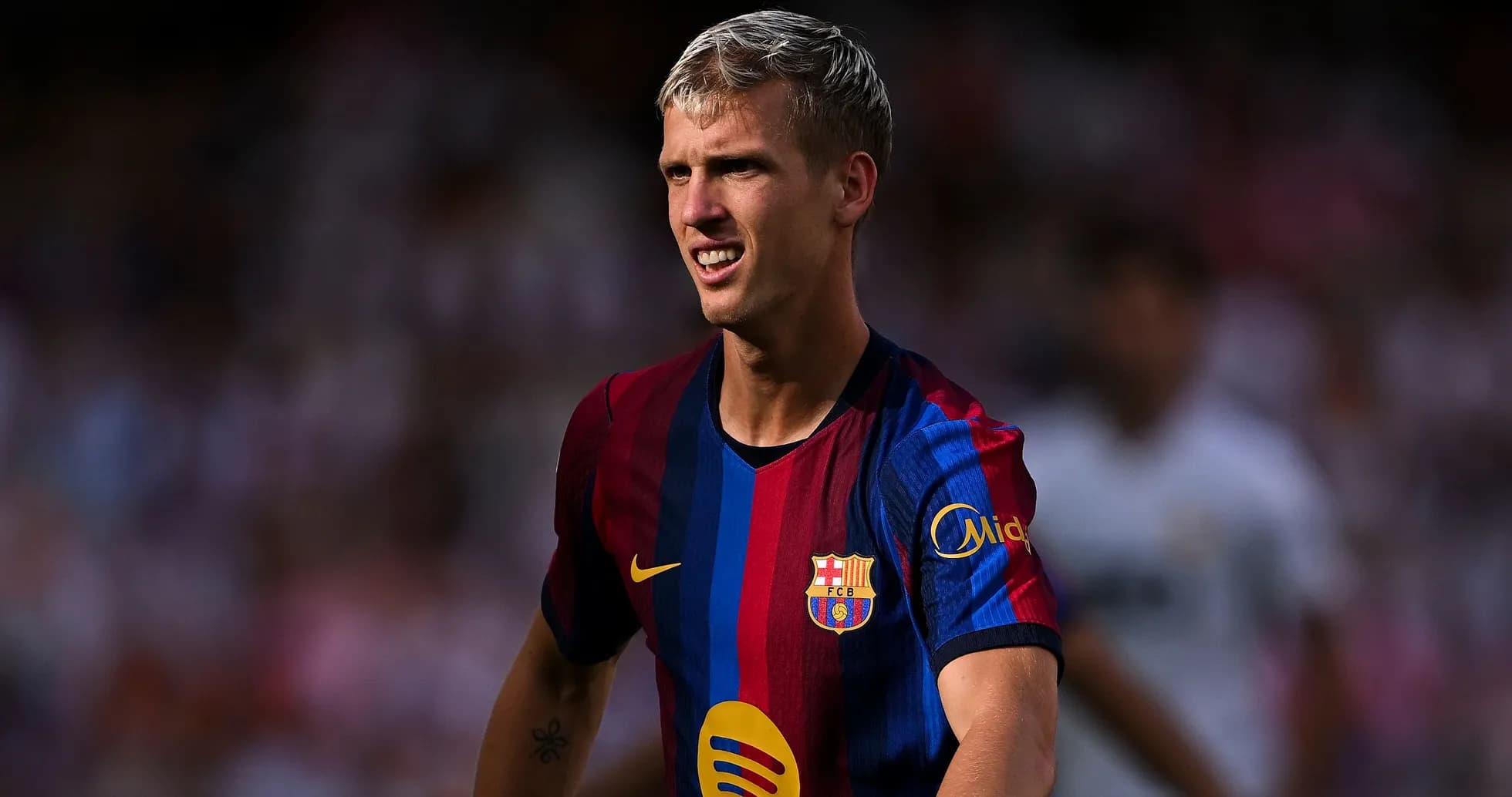 Jugador de Barcelona en el campo durante el partido
