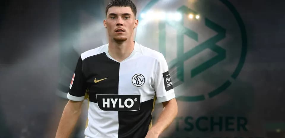 Jugador de fútbol con uniforme blanco y negro