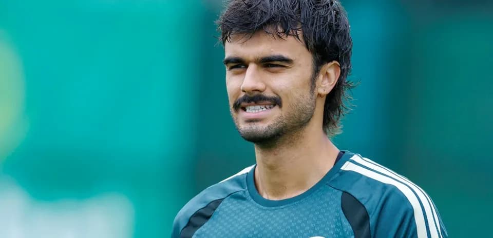 Jugador sonriendo durante sesión de entrenamiento