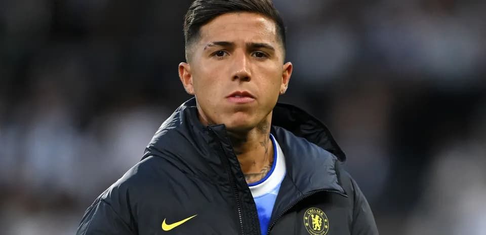 Jugador de Chelsea en el banquillo durante el partido
