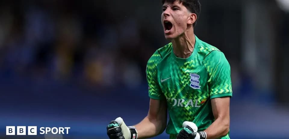 Portero de Birmingham City celebrando con entusiasmo