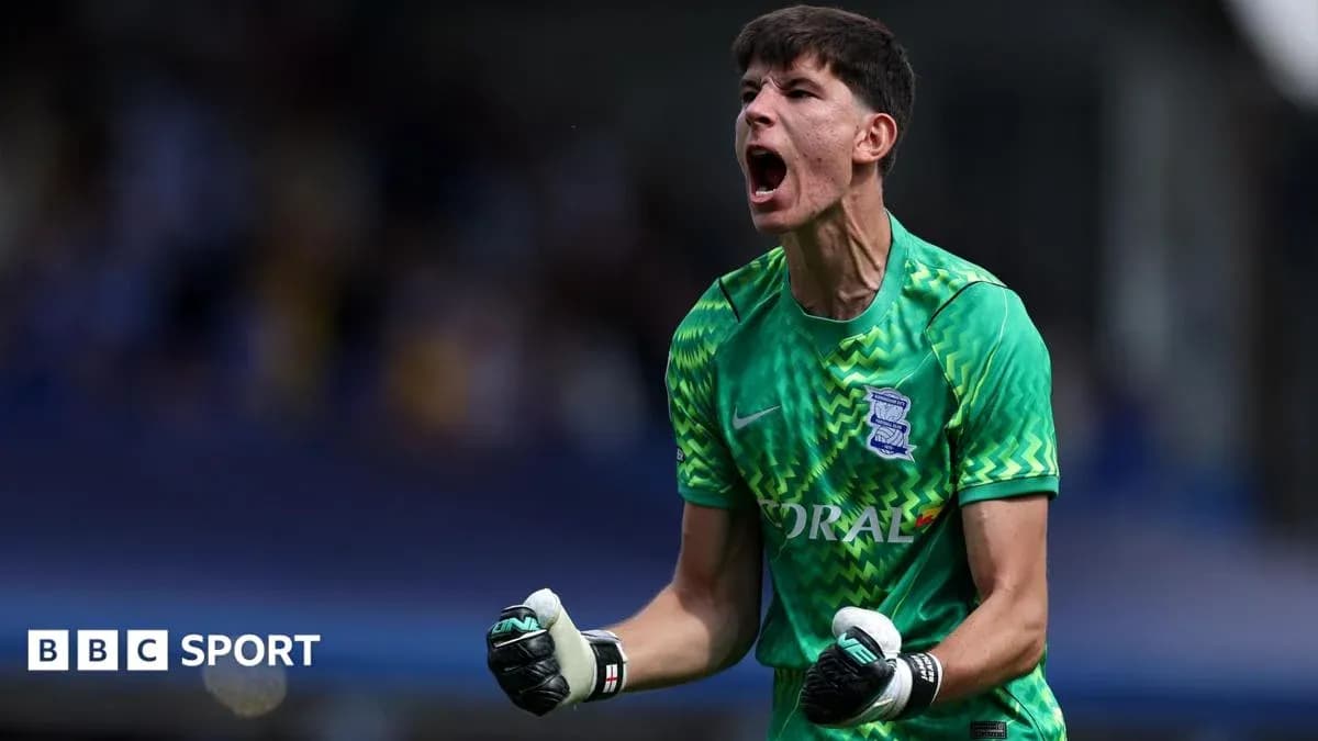 Portero de Birmingham City celebrando con entusiasmo