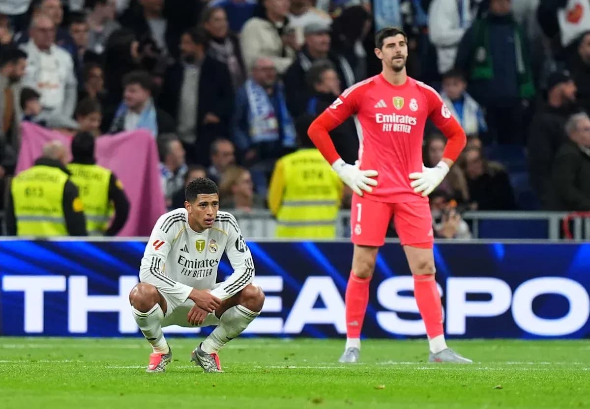 Jugadores de Real Madrid en el campo tras partido