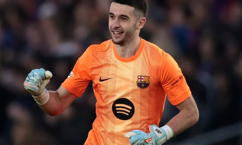 Portero de Barcelona celebrando en el campo