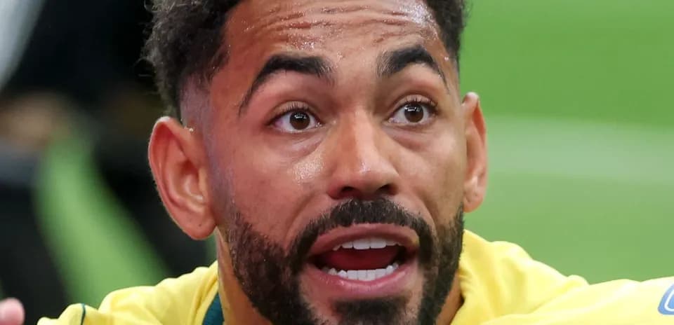Jugador brasileño con expresión intensa durante el partido