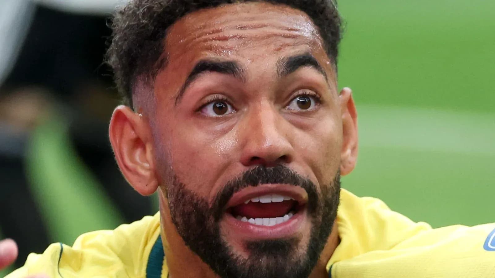 Jugador brasileño con expresión intensa durante el partido