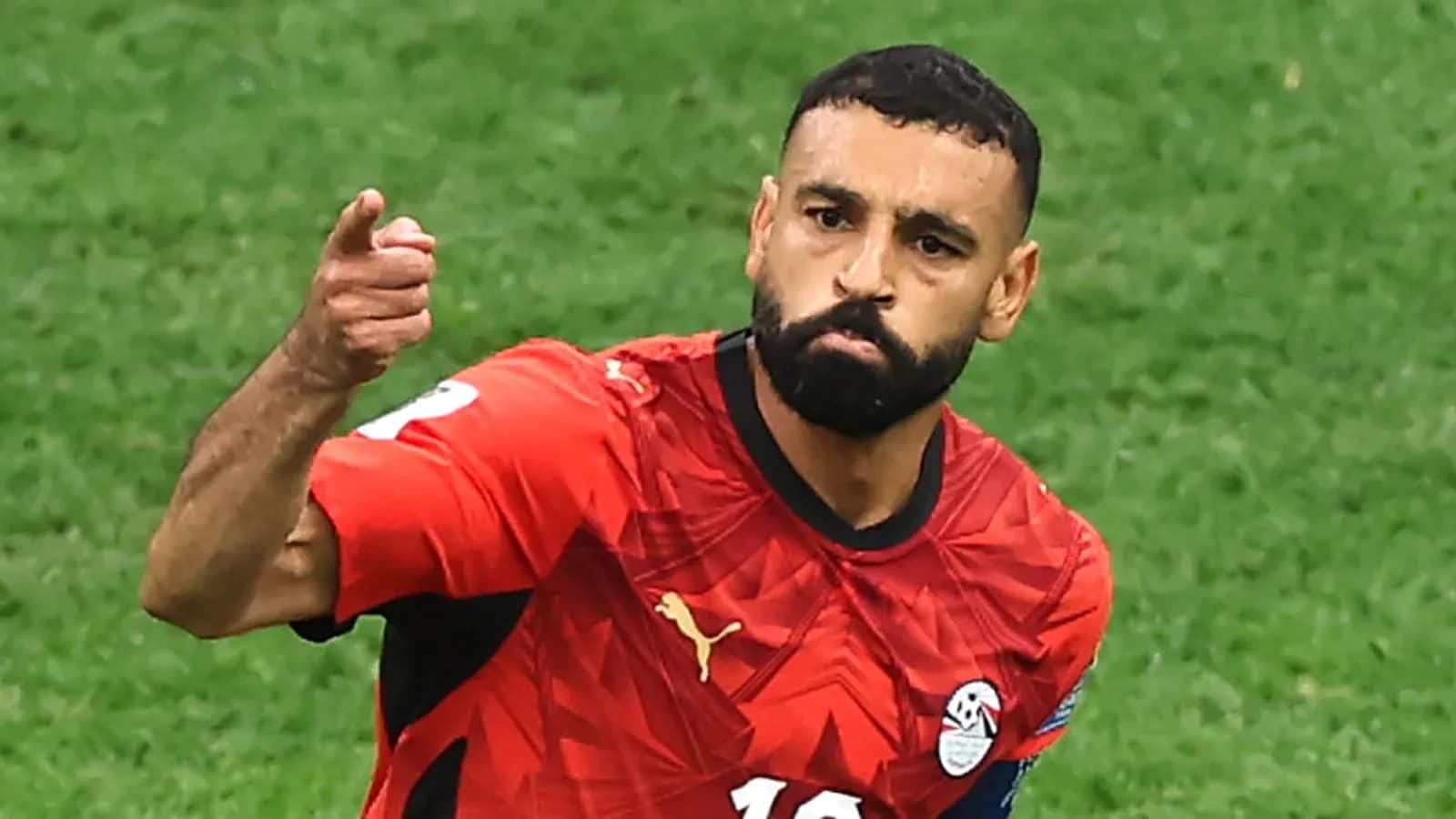 Jugador de Egipto celebrando un gol en el campo
