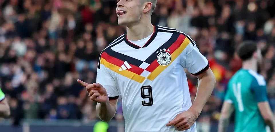 Jugador de Alemania celebrando un gol en partido