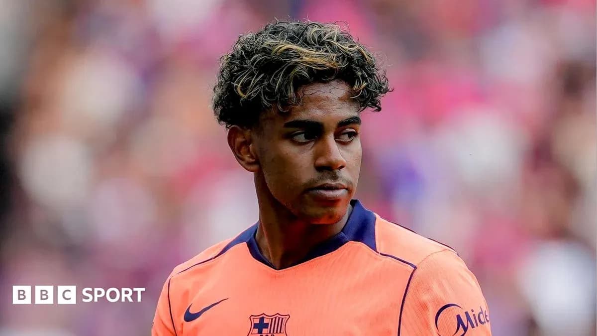 Jugador de Barcelona en uniforme durante partido