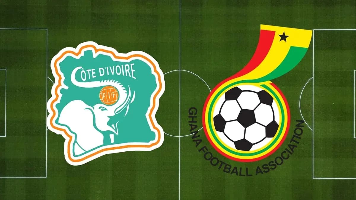 Logos de Côte d'Ivoire y Ghana sobre campo de fútbol