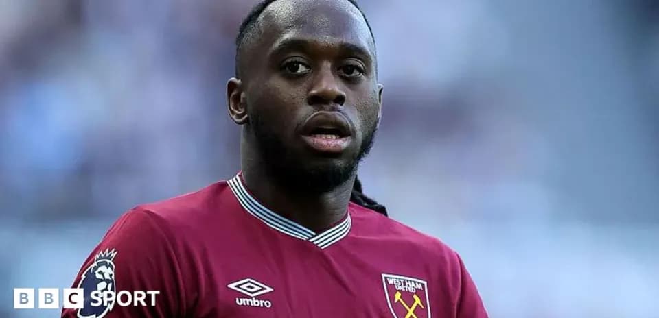 Jugador de West Ham United en acción durante el partido