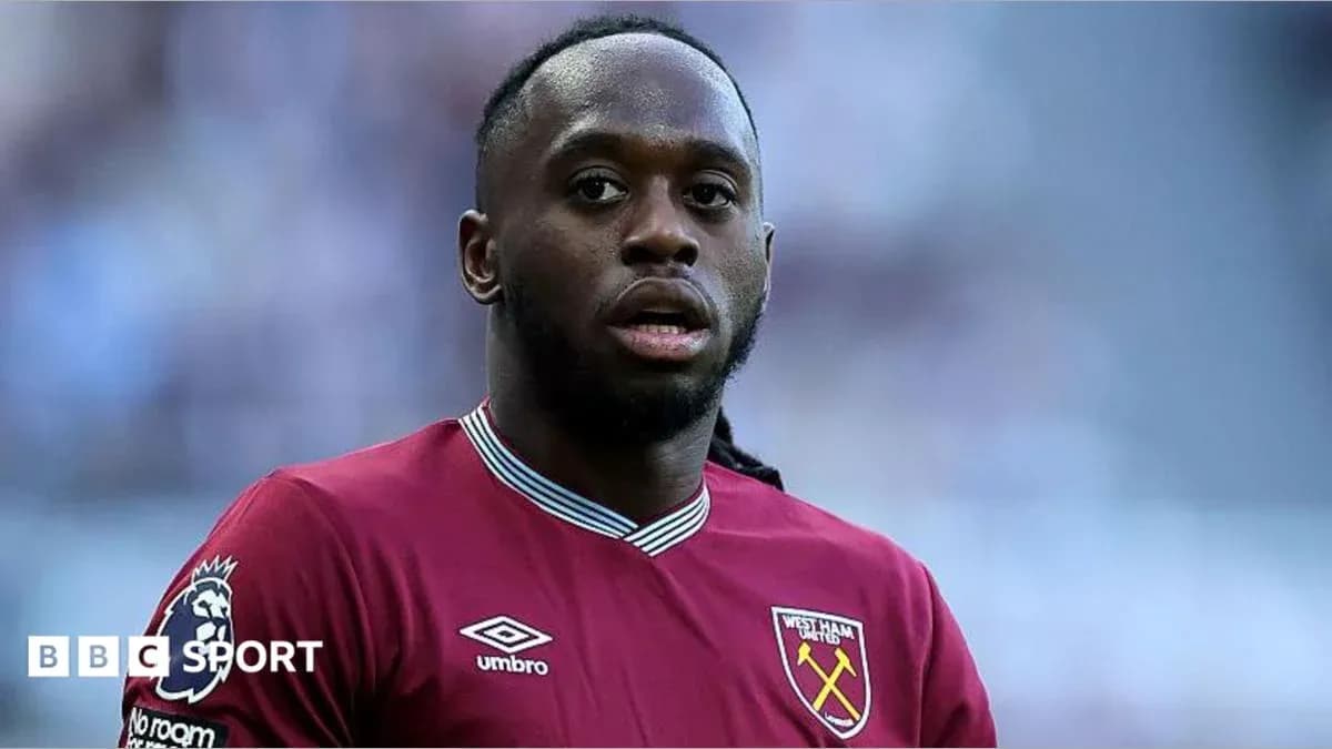 Jugador de West Ham United en acción durante el partido
