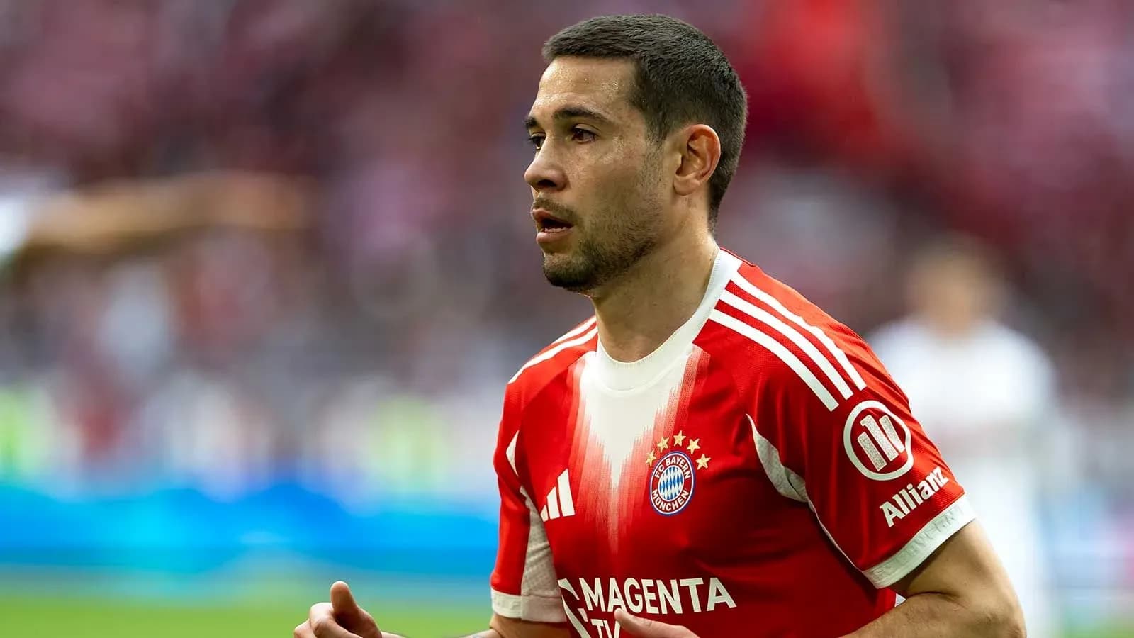 Jugador de Bayern Múnich en acción durante el partido