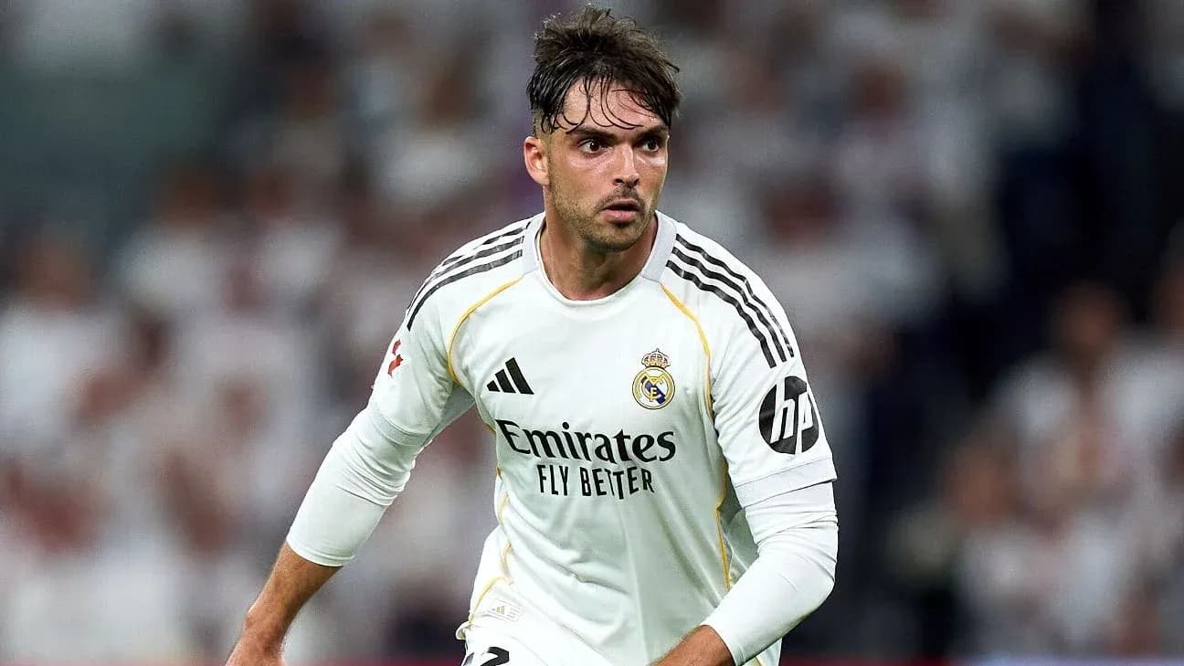 Jugador de Real Madrid corriendo durante un partido
