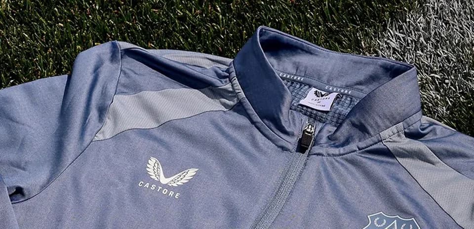 Chaqueta de entrenamiento de Everton en césped