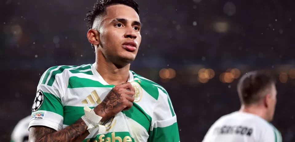 Jugador de Celtic celebrando en la Champions League