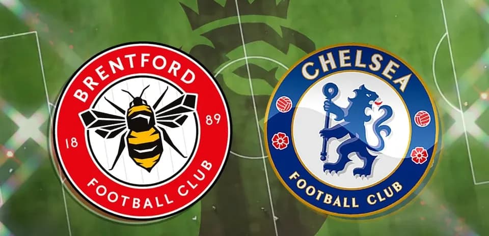 Logos de Brentford y Chelsea sobre el campo de fútbol