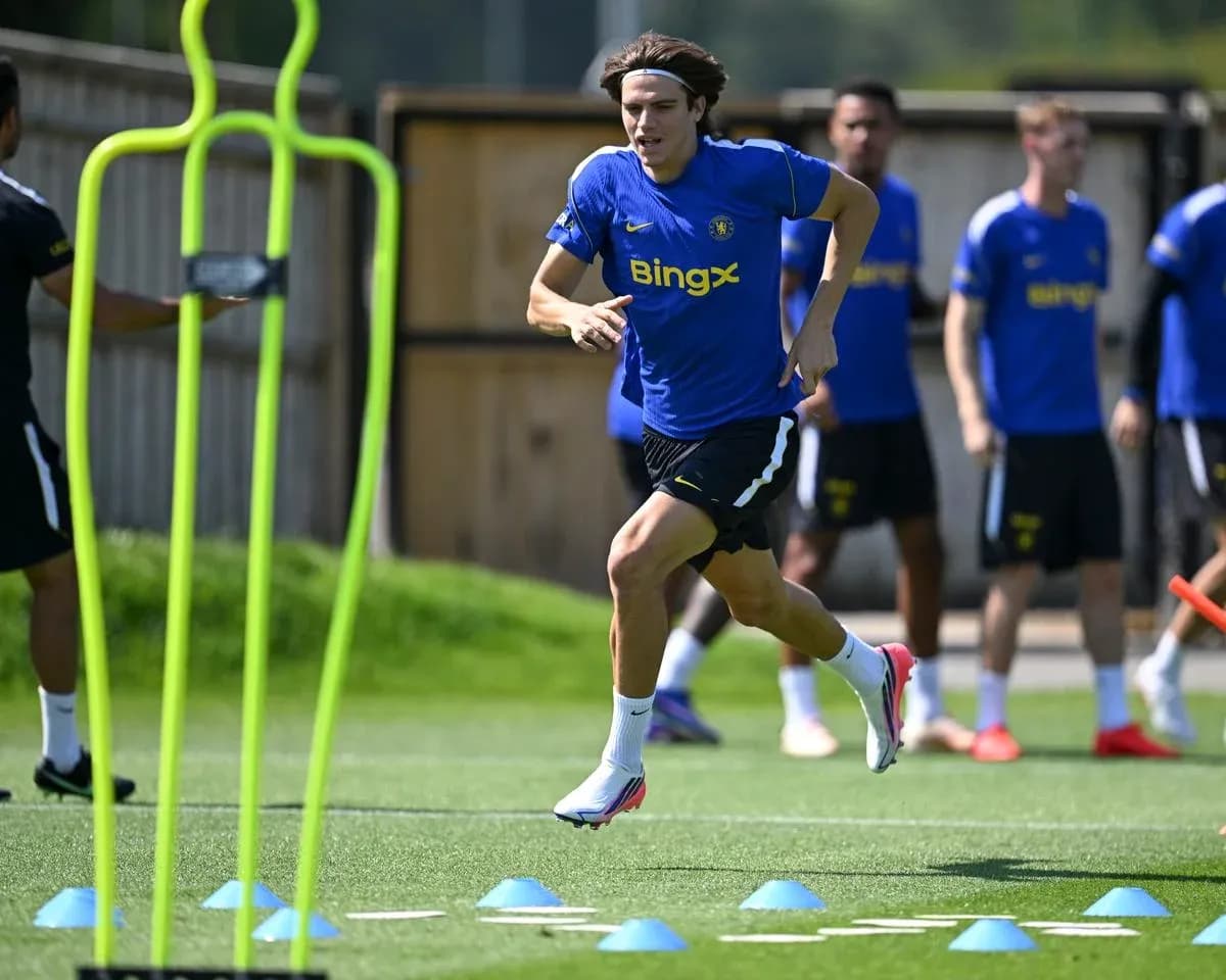 Jugador corriendo durante entrenamiento en campo