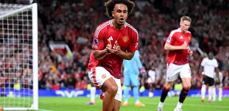 Jugador de Manchester United celebra un gol en el partido