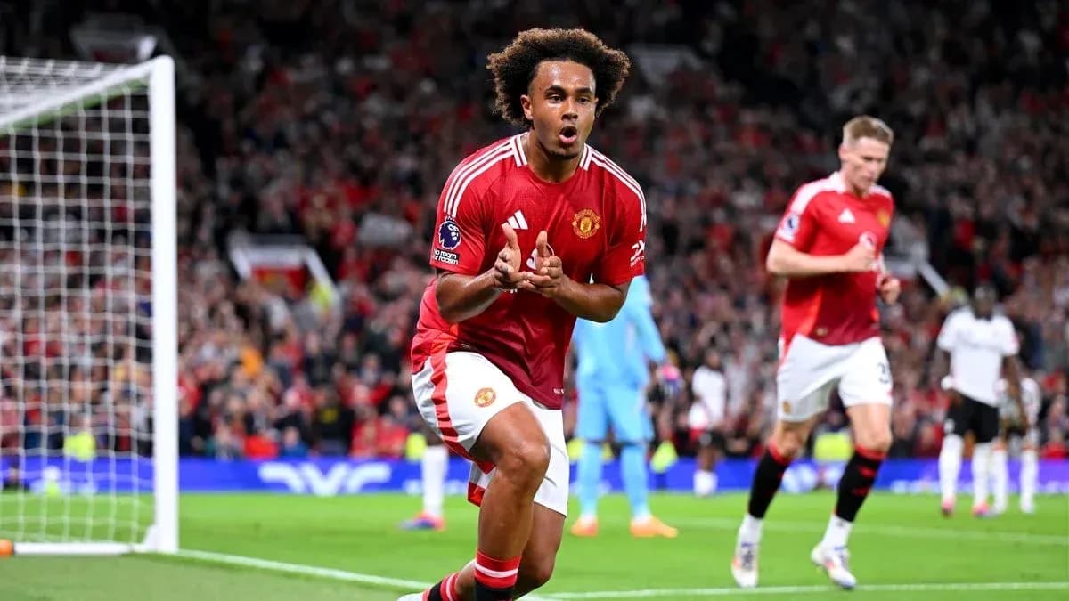 Jugador de Manchester United celebra un gol en el partido