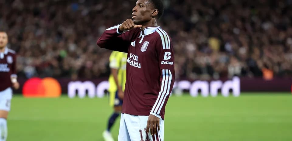 Jugador celebrando un gol en el partido