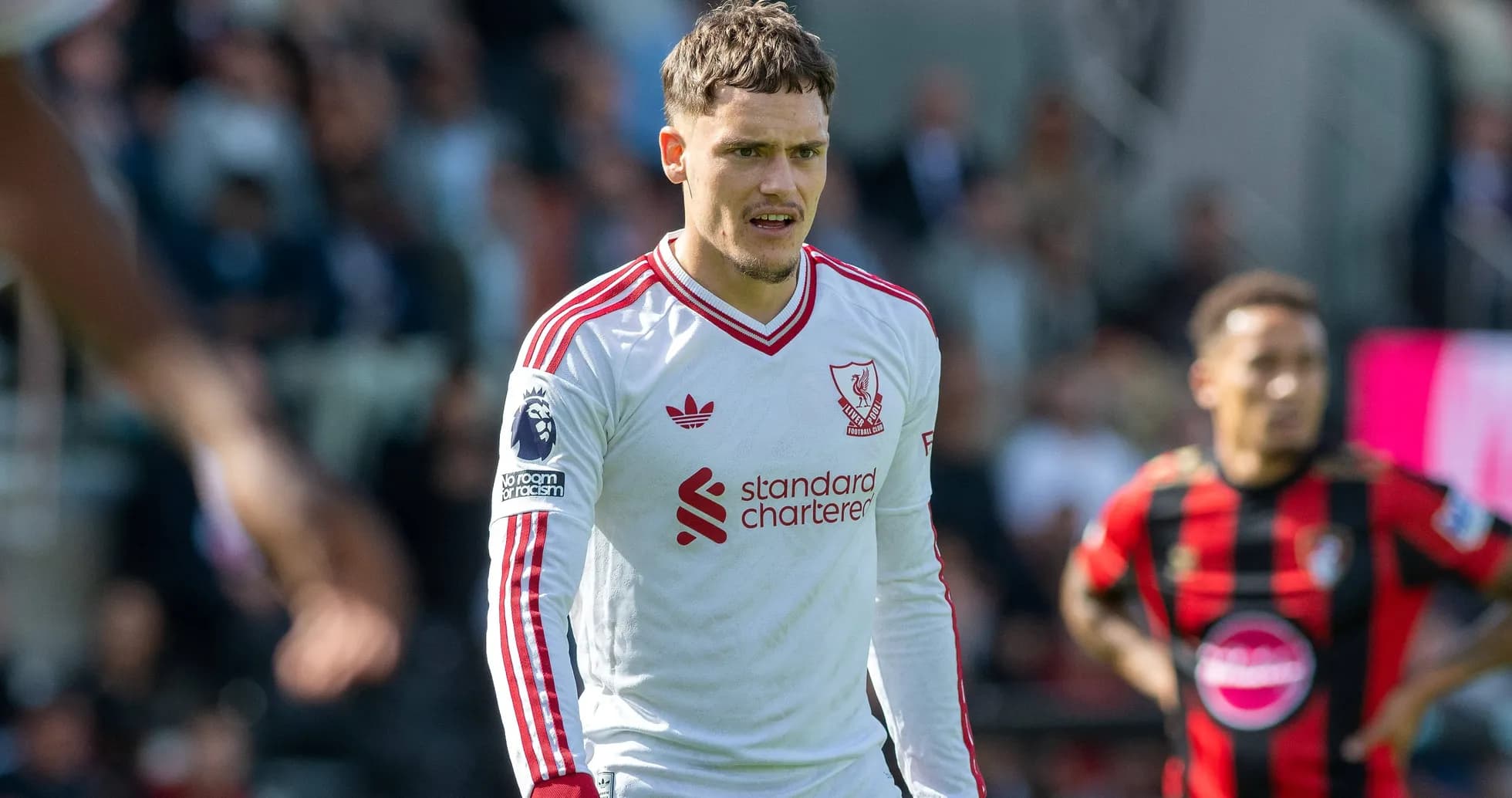 Jugador de Liverpool en acción durante un partido