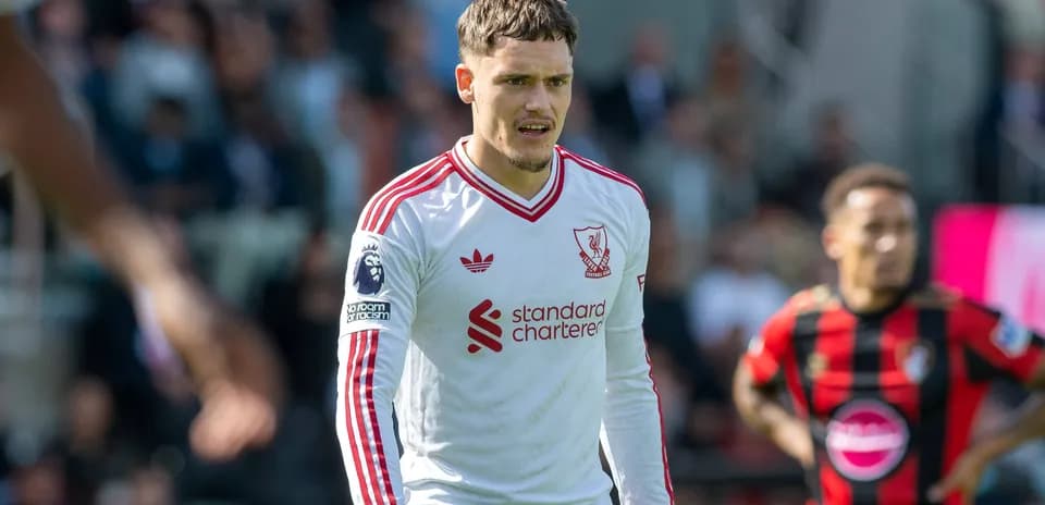 Jugador de Liverpool en acción durante un partido