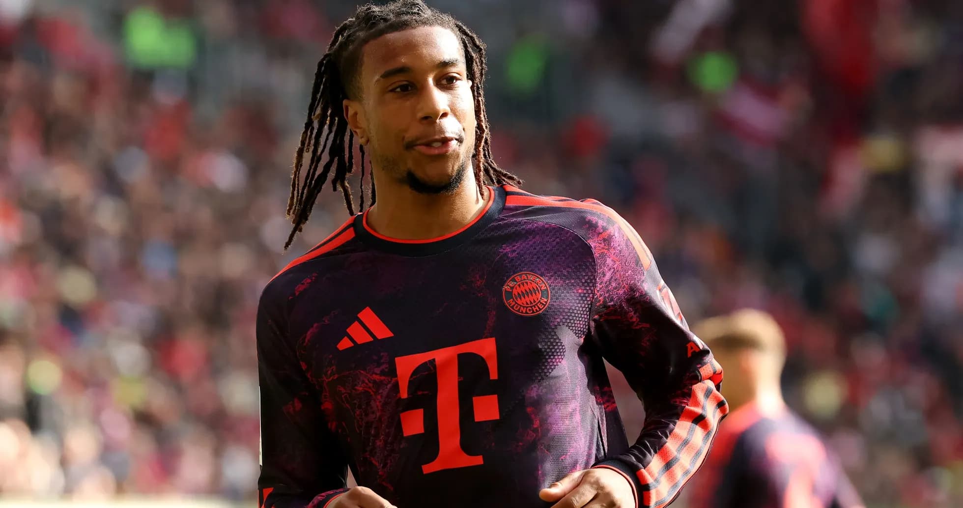 Jugador de Bayern Múnich en calentamiento previo al partido