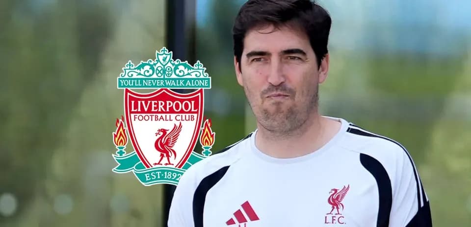 Entrenador de Liverpool FC en sesión de entrenamiento
