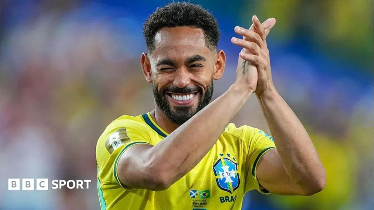 Jugador de Brasil aplaudiendo en el campo