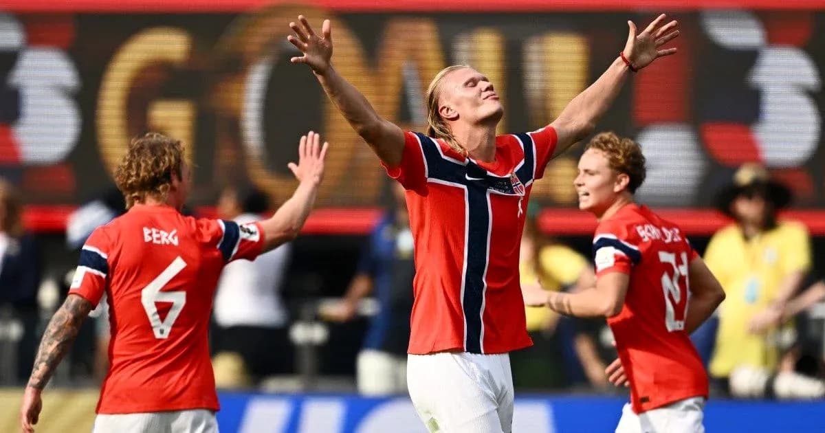 Jugadores de Noruega celebrando un gol en partido