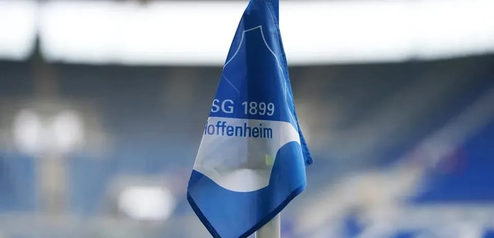 Esquina con la bandera de TSG Hoffenheim