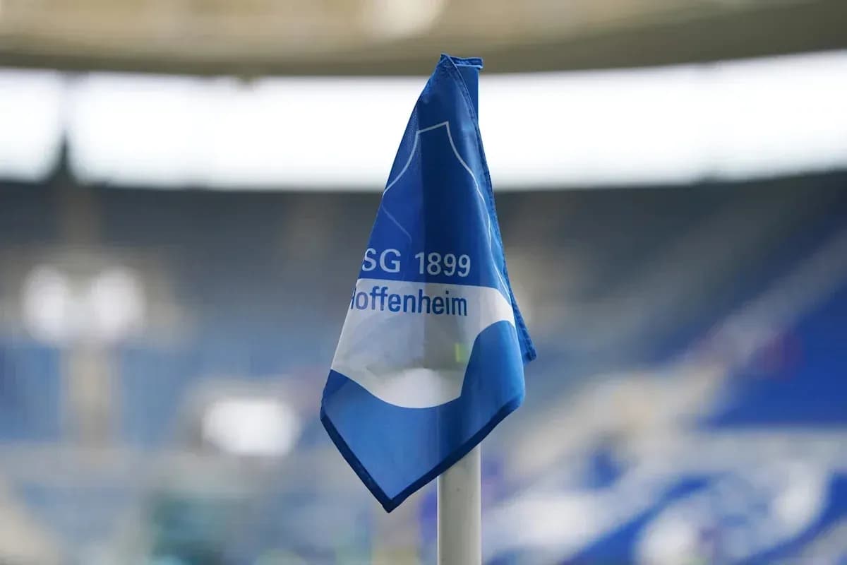 Esquina con la bandera de TSG Hoffenheim