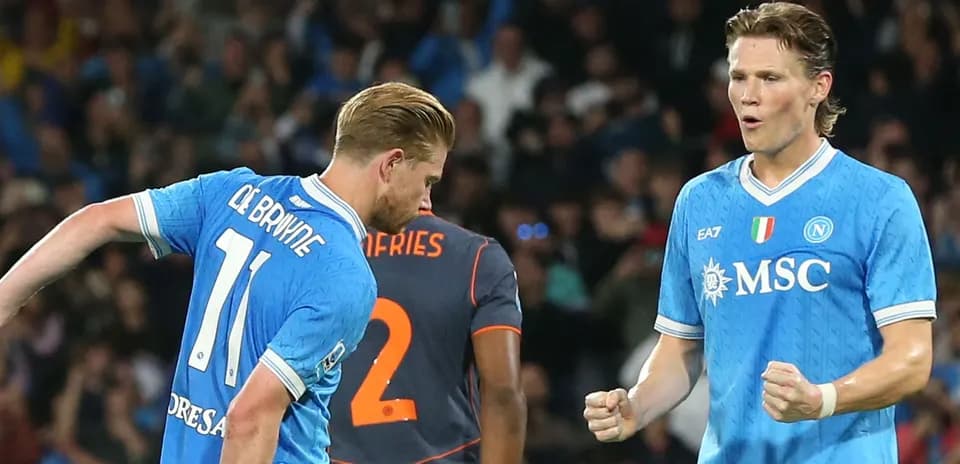 Jugadores de Napoli celebrando durante el partido