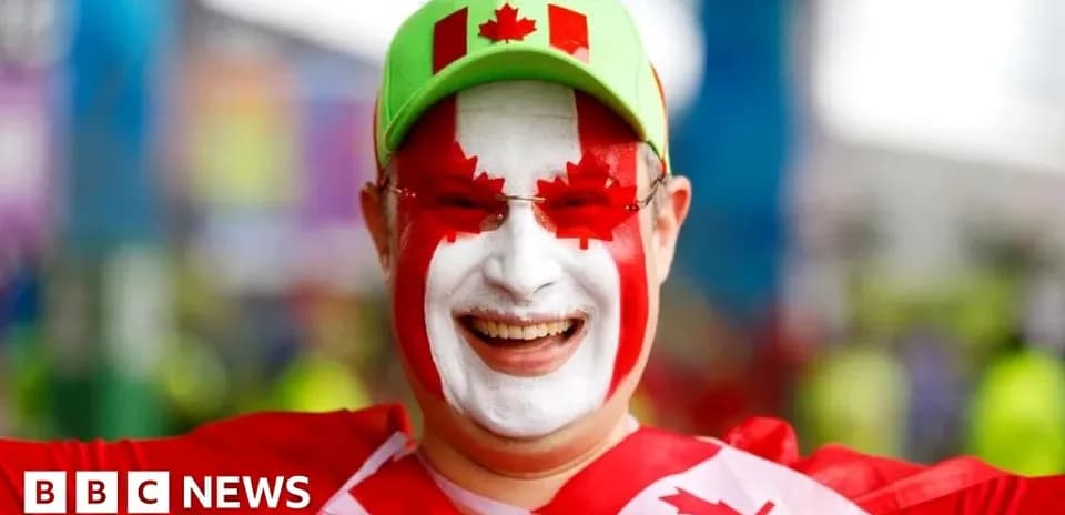 Afanático con pintura facial de Canadá en evento