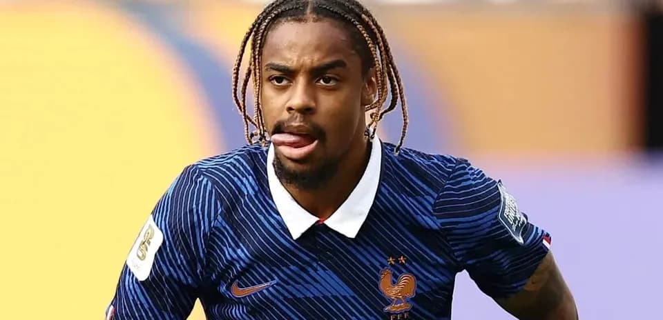 Jugador de Francia corriendo durante el partido
