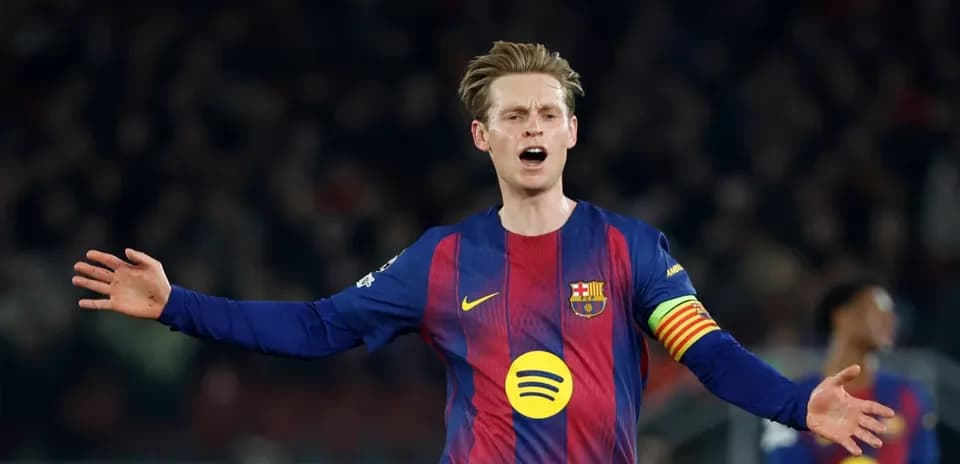 Jugador de Barcelona gesticulando en el campo
