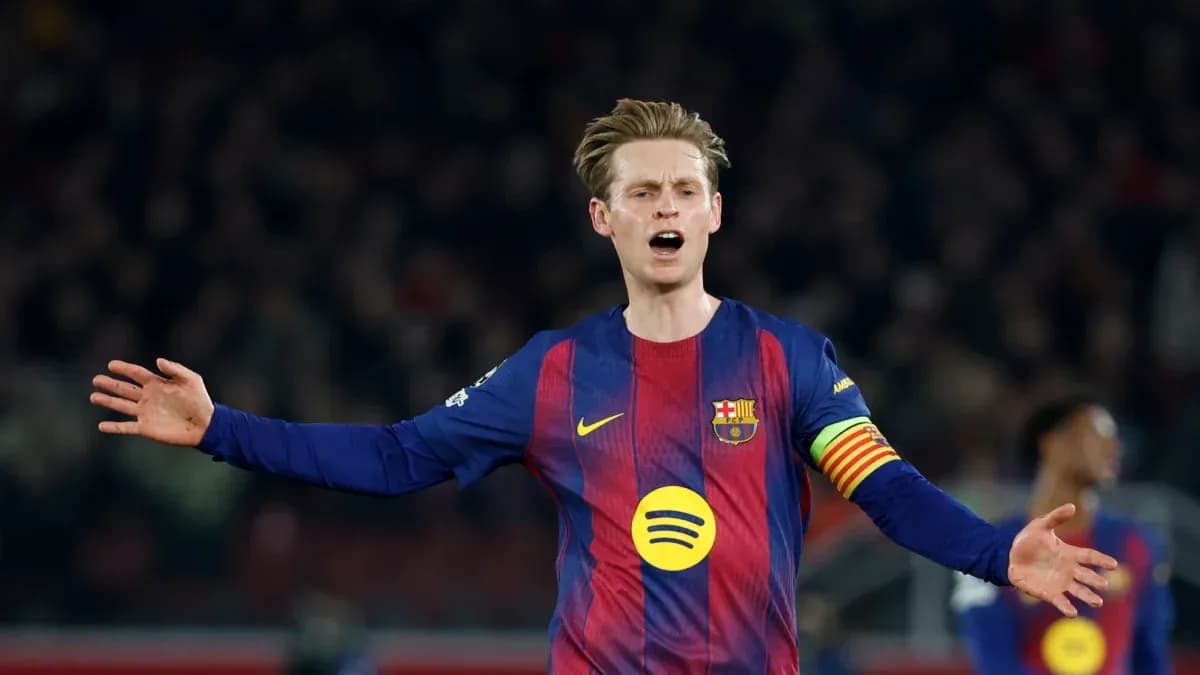 Jugador de Barcelona gesticulando en el campo