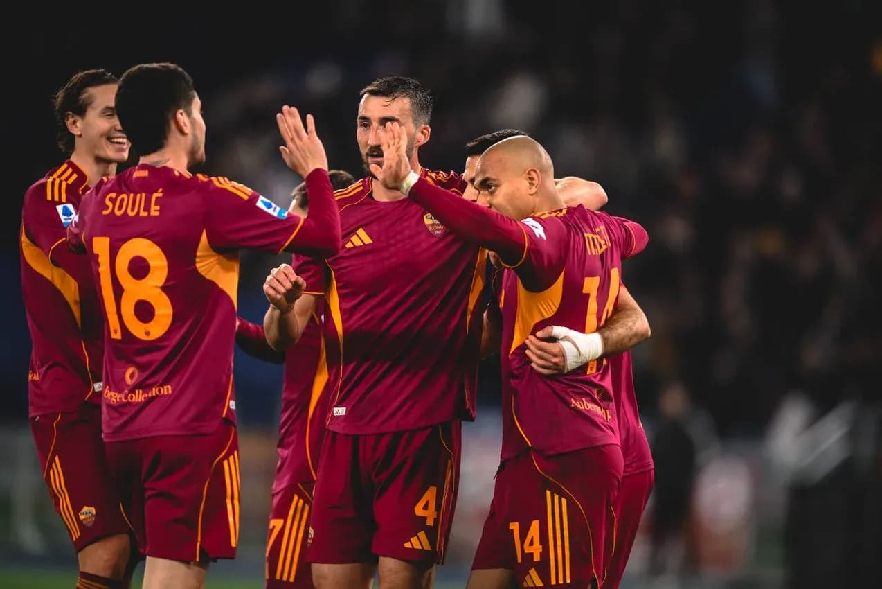 Jugadores de AS Roma celebrando un gol