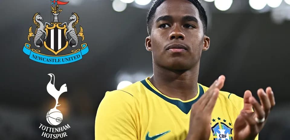 Jugador aplaudiendo con camiseta de Brasil en el estadio