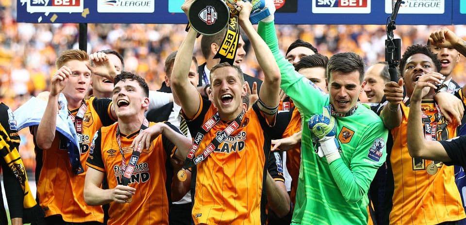 Jugadores de Hull City celebrando el trofeo