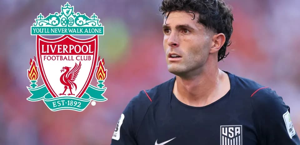 Jugador con camiseta de EE. UU. y logo de Liverpool