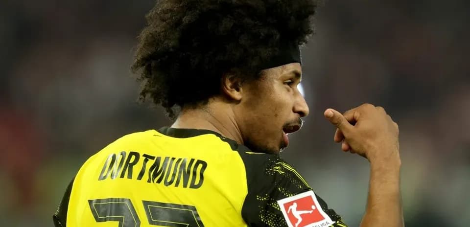 Jugador de Dortmund con camiseta amarilla y negra