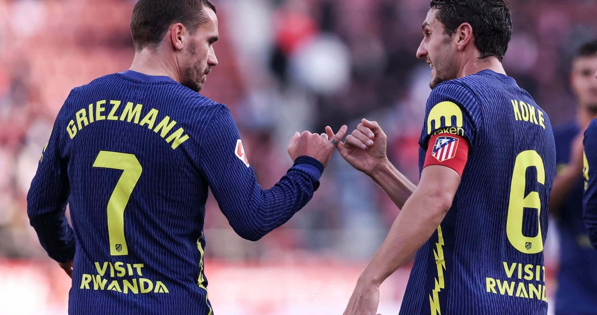 Griezmann y Koke celebrando durante el partido