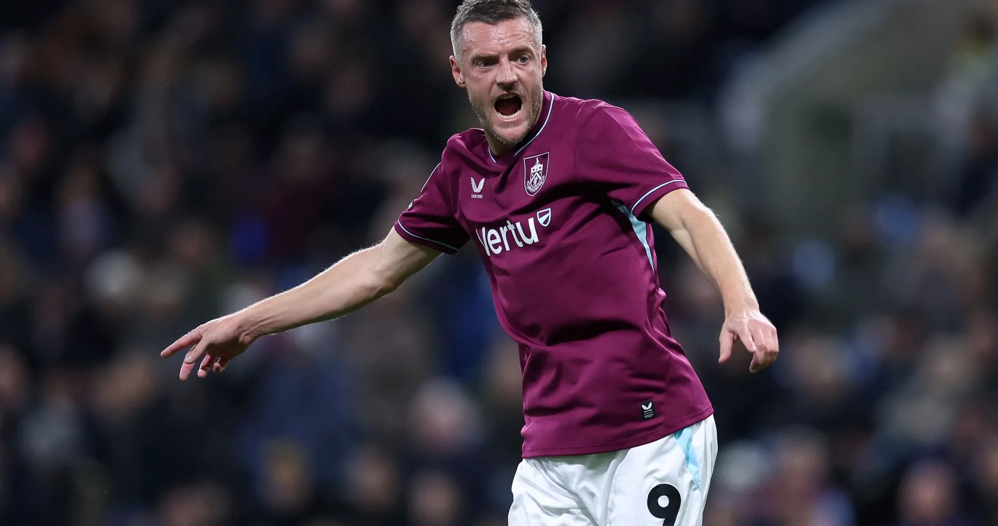 Jugador de Burnley celebrando una jugada en el partido