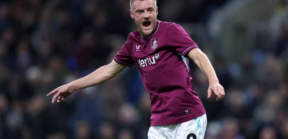 Jugador de Burnley celebrando una jugada en el partido